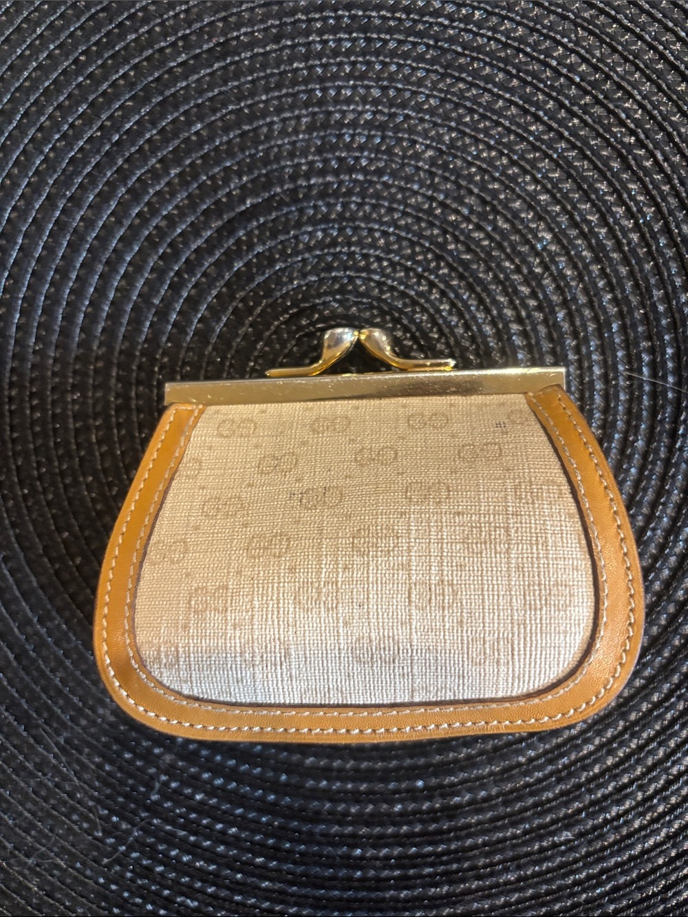 Gucci Kiss lock Coin Purse - Vintage and Rare